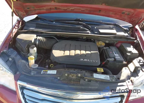 2016 Chrysler Town & Country Limited Platinum z USA, uszkodzony, nr VIN 2C4RC1GG7GR120515